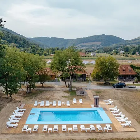 Complex Cabanele Florilor Lodge *